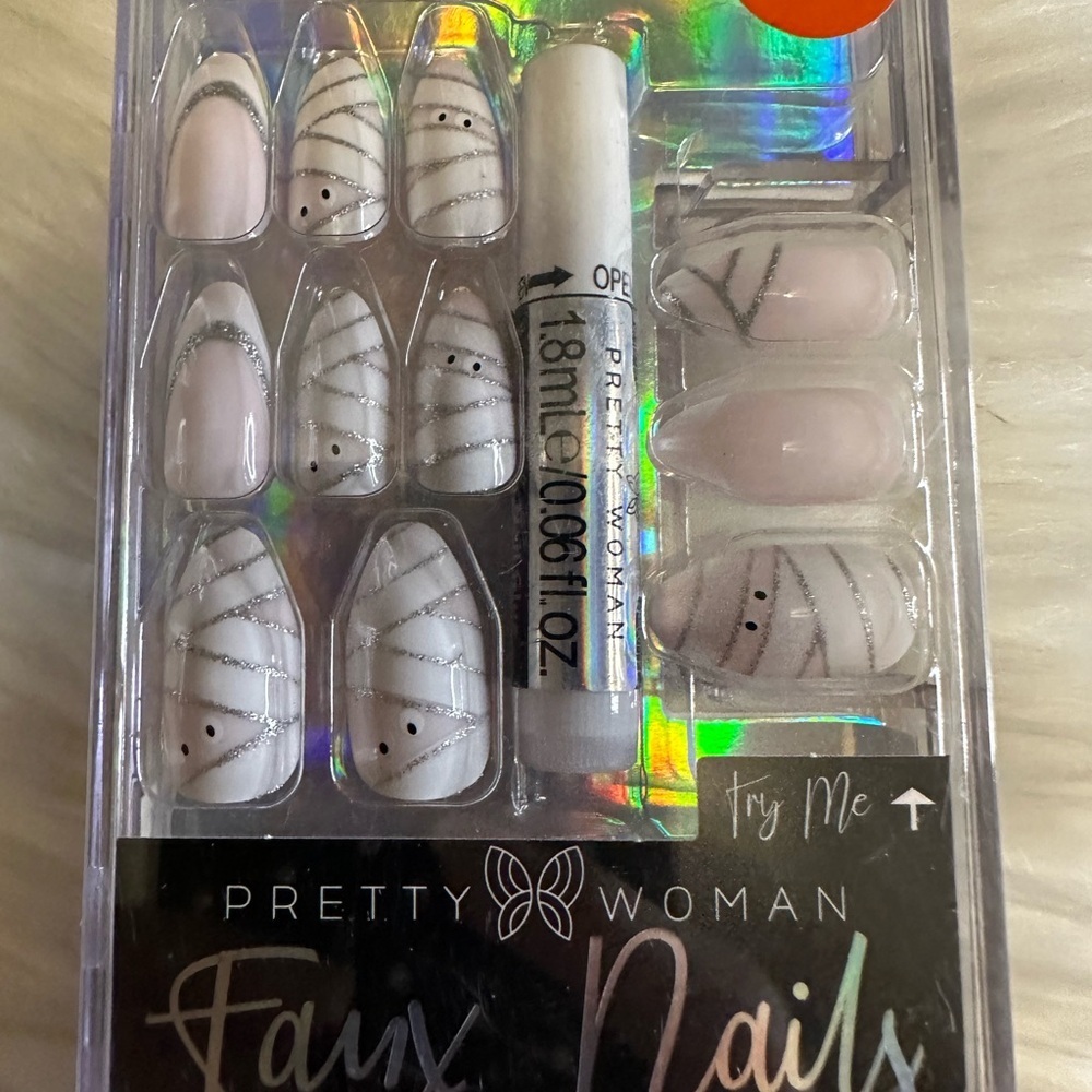 🩷5/$10 Faux Nails Set - Pink and White